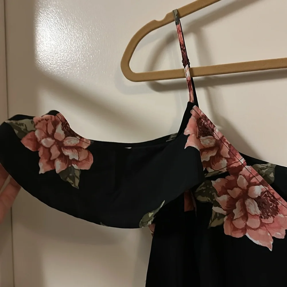 Beautiful maxi dress with roses - Picture 4 of 7